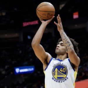 九游游戏-主力轮休二阵出战手撕骑士 勇士喜庆迎来虎年收官