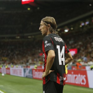 九游体育-隆戈：莫德里奇今日从国家队回归米兰，备战对阵博洛尼亚的比赛